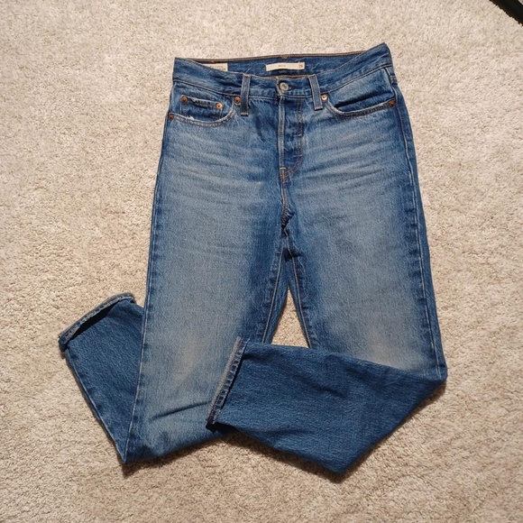 LEVIS Medium Wash Wedgie Icon Fit Ankle Jeans * FIRM PRICE - Picture 5 of 8